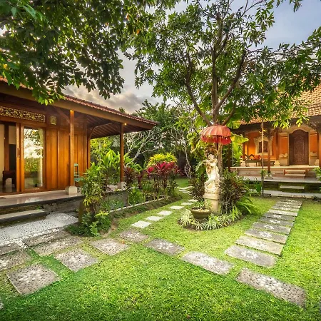 Tiis Garden Puri Villas